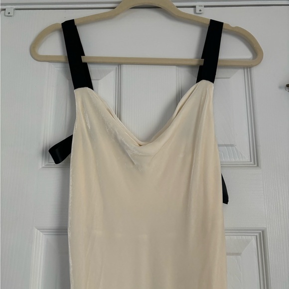 REFORMATION Nya Velvet Dress - Picture 4 of 9